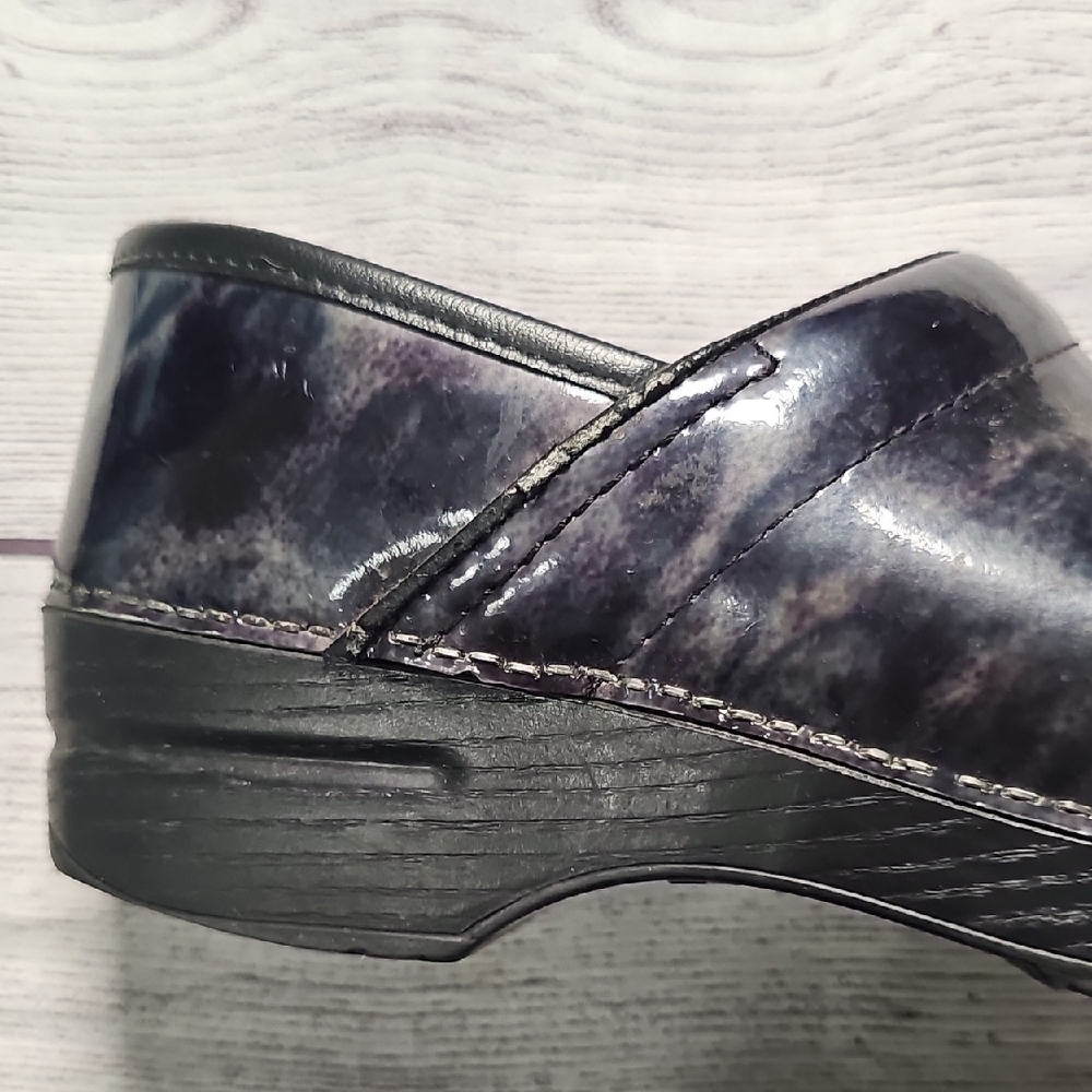 Dansko 38 Black and Blue/green Patterned Clogs - Picture 12 of 15